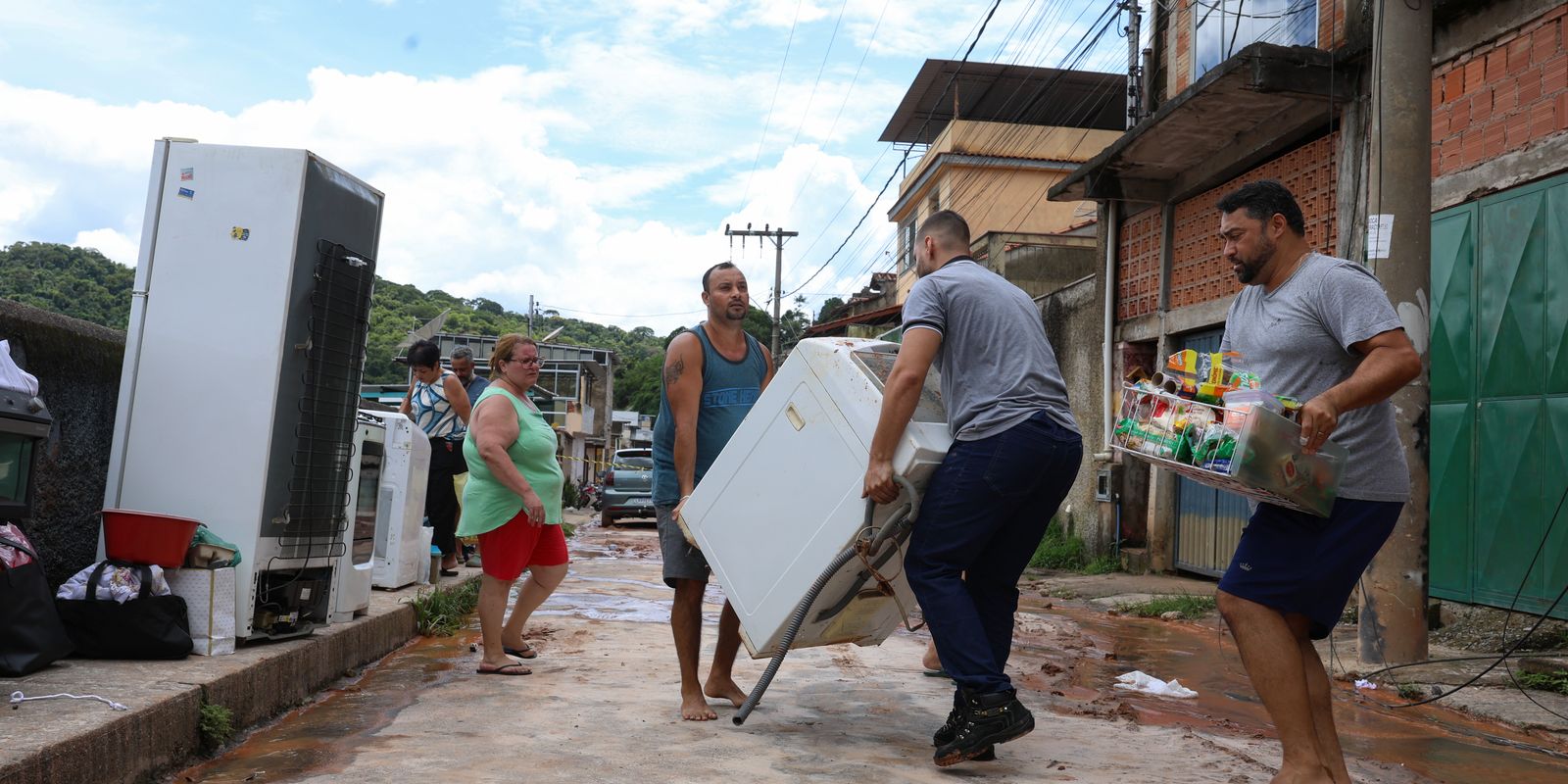 Saúde envia equipes do SUS para áreas atingidas pela chuva em Minas