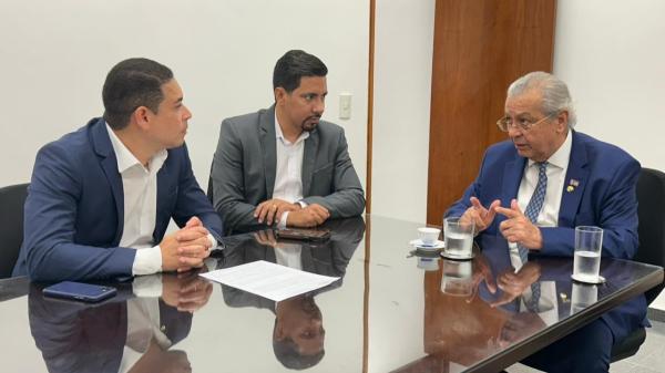 Senador confirma destinação de R$ 2,5 milhões para aquisição de maquinários solicitados por vereadores 