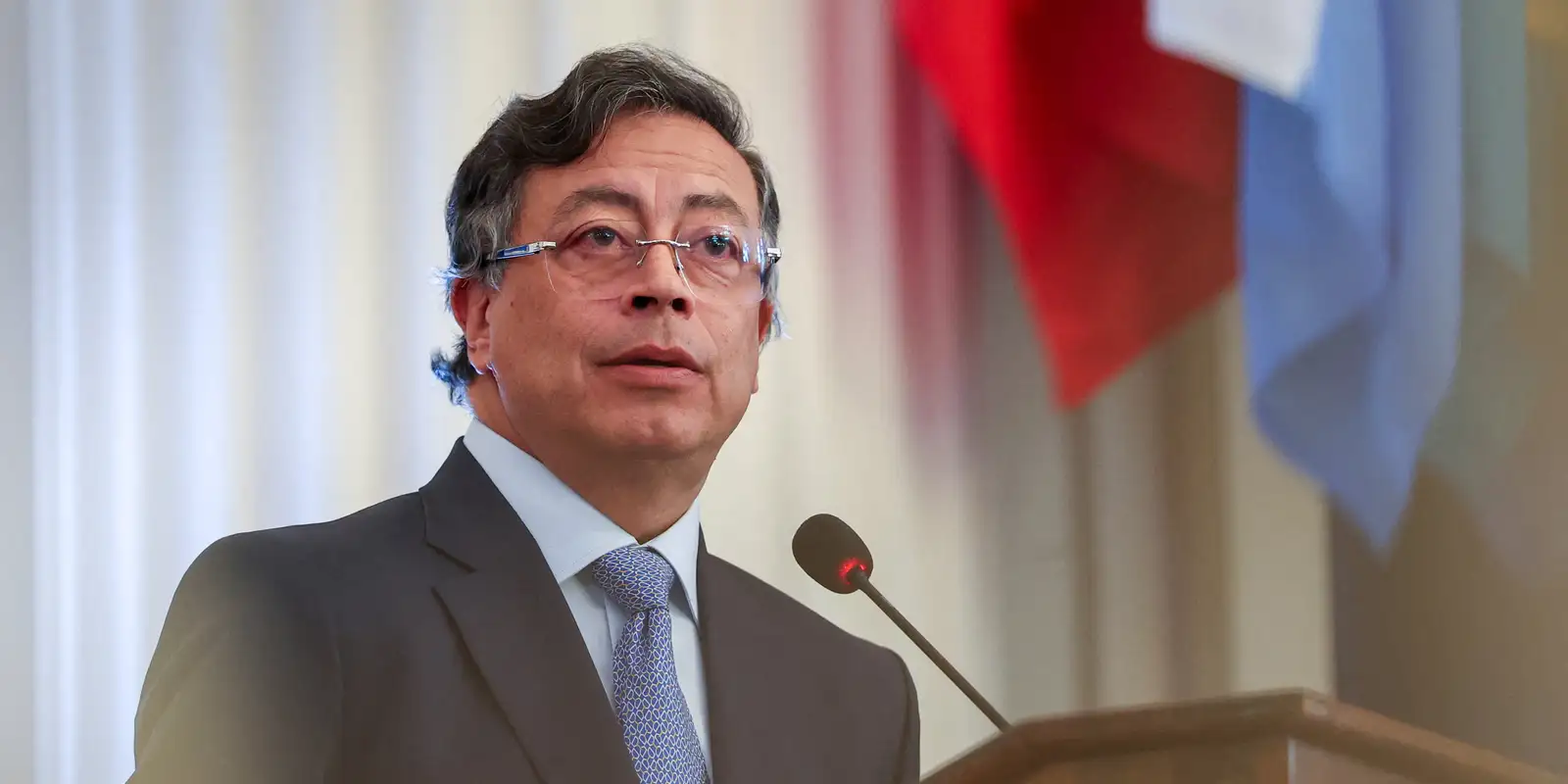 Petro diz que bomba que matou colombianos é do Equador