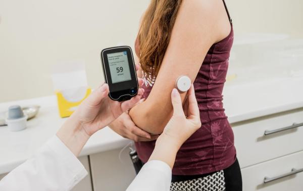 Vereadores pedem distribuição de sensores de glicose para diabéticos