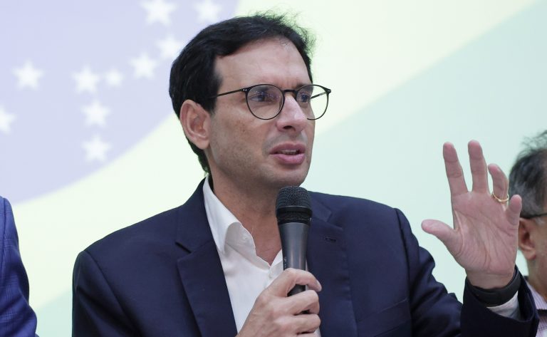 Centrais sindicais buscam mobilizar trabalhadores para votação do fim da escala 6x1